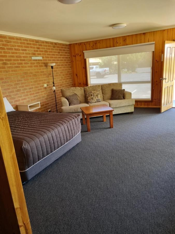 Country Roads Motor Inn Наракорт Екстериор снимка