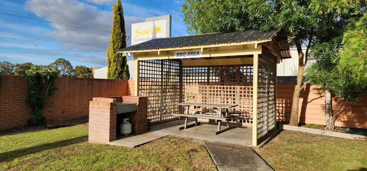 Country Roads Motor Inn Наракорт Екстериор снимка