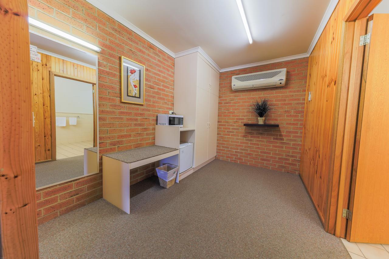 Country Roads Motor Inn Наракорт Екстериор снимка