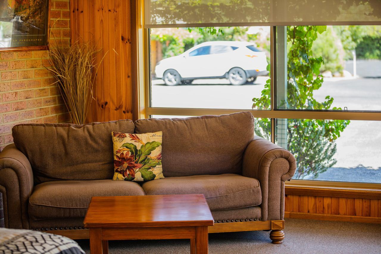 Country Roads Motor Inn Наракорт Екстериор снимка